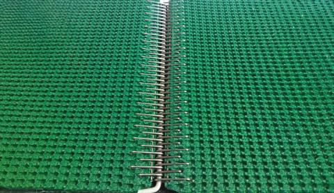 Courroie avec jonction par agraphes